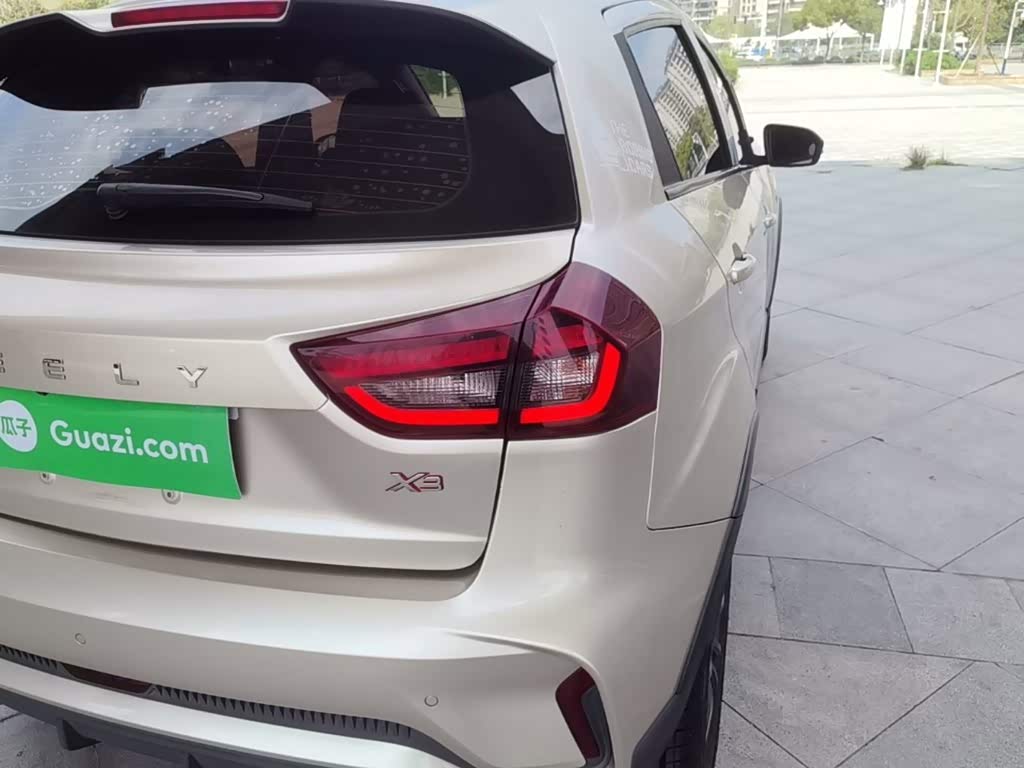 Geely Vision X3 1.5 л 2021 г. желто-оранжевый, пробег 36000 км