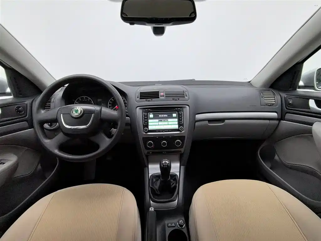 Skoda Octavia 2012 1.6L MT