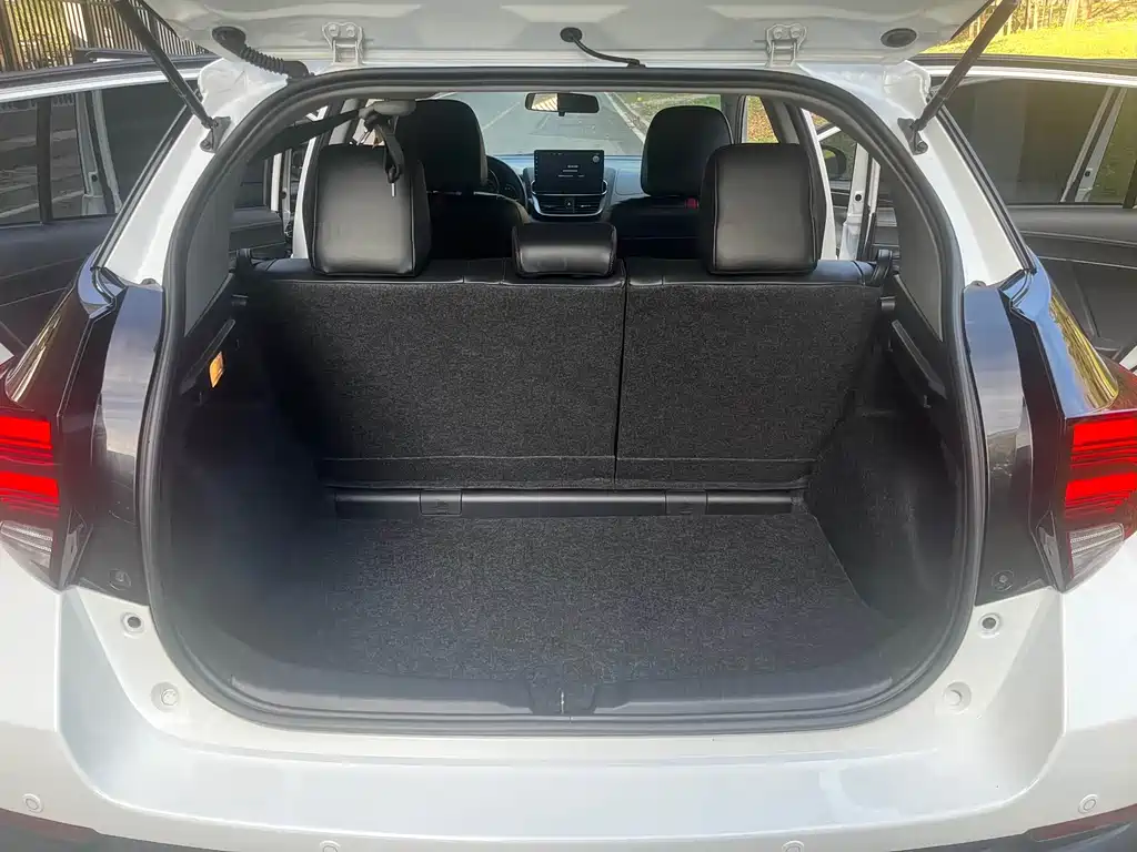 Toyota Yaris L — миниатюра 13