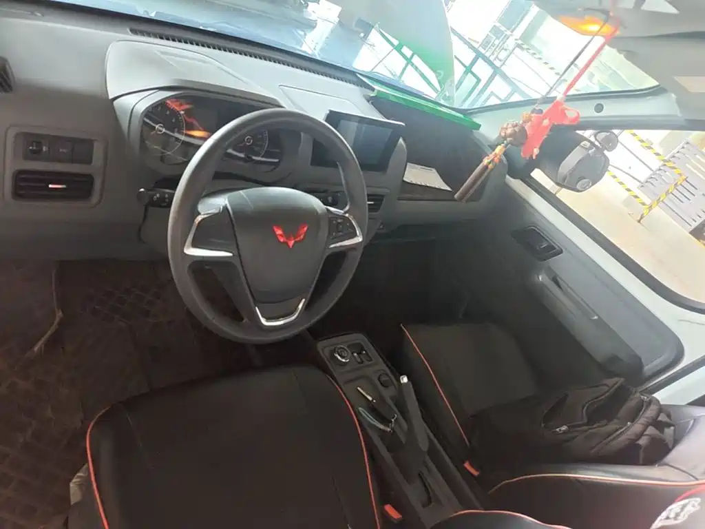 Wuling Yangguang — миниатюра 10