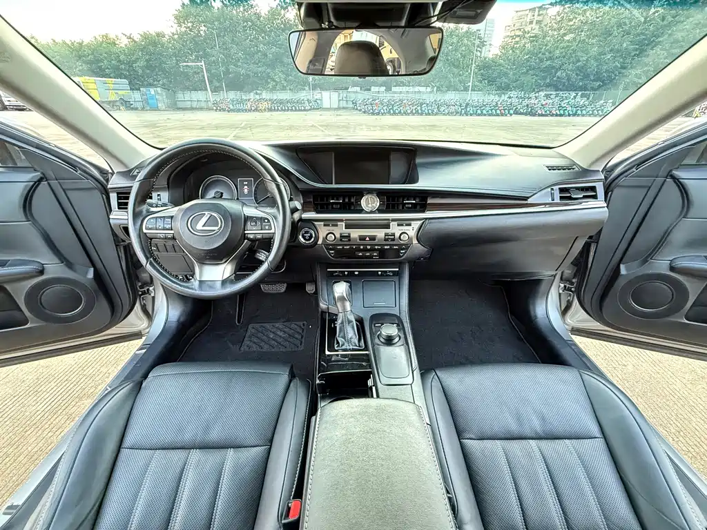 Lexus ES — миниатюра 6