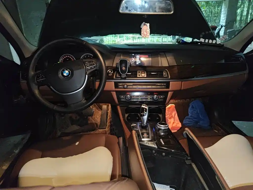 BMW 5 Series — миниатюра 10
