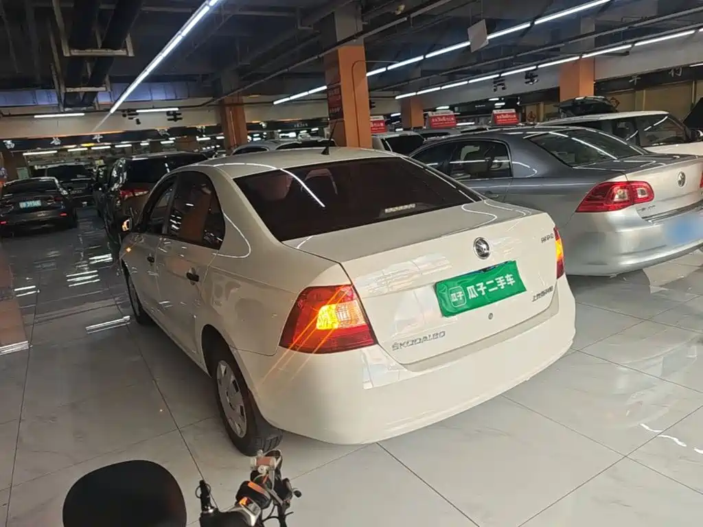 Skoda Rapid — миниатюра 5