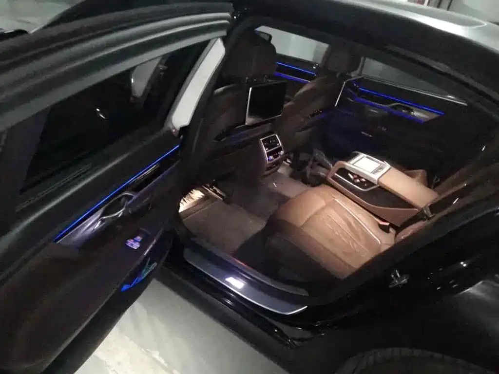 BMW 7 Series — миниатюра 8