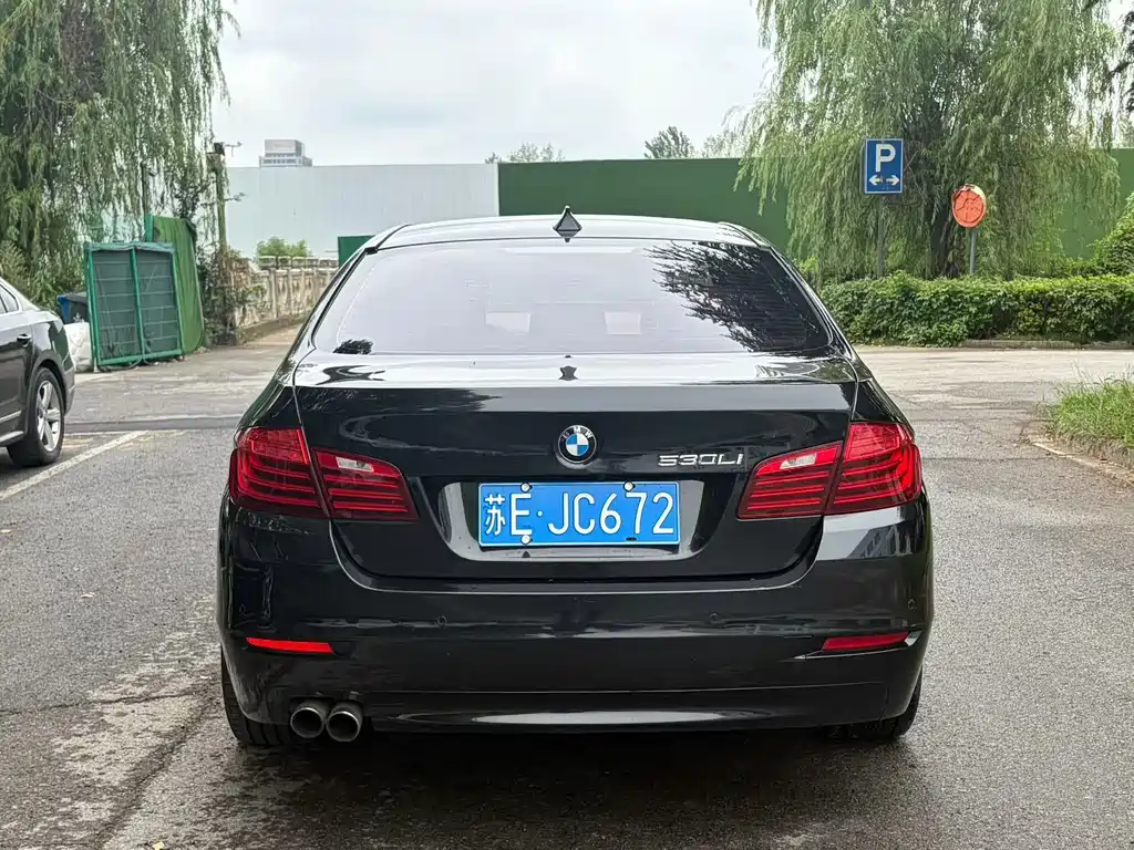 BMW 5 Series — миниатюра 4