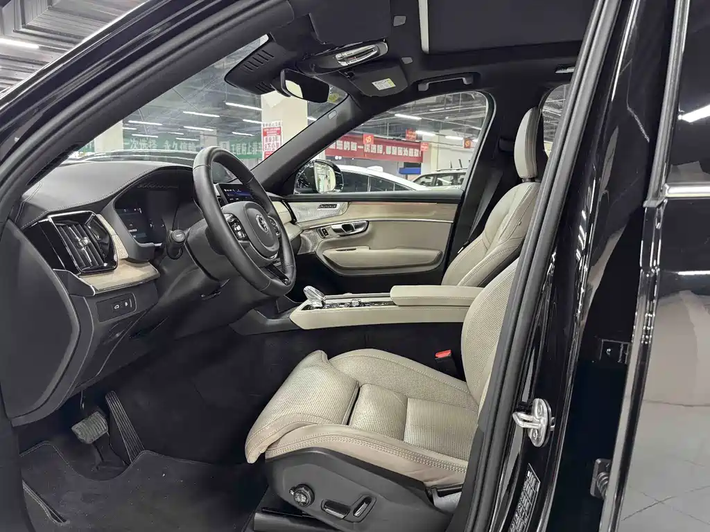 Volvo XC90 PHEV — миниатюра 10