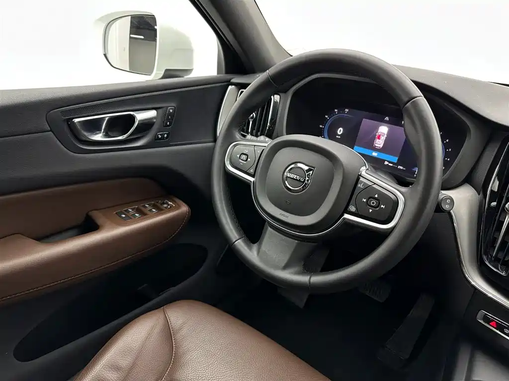 Volvo XC60 2024 B5 Luxury
