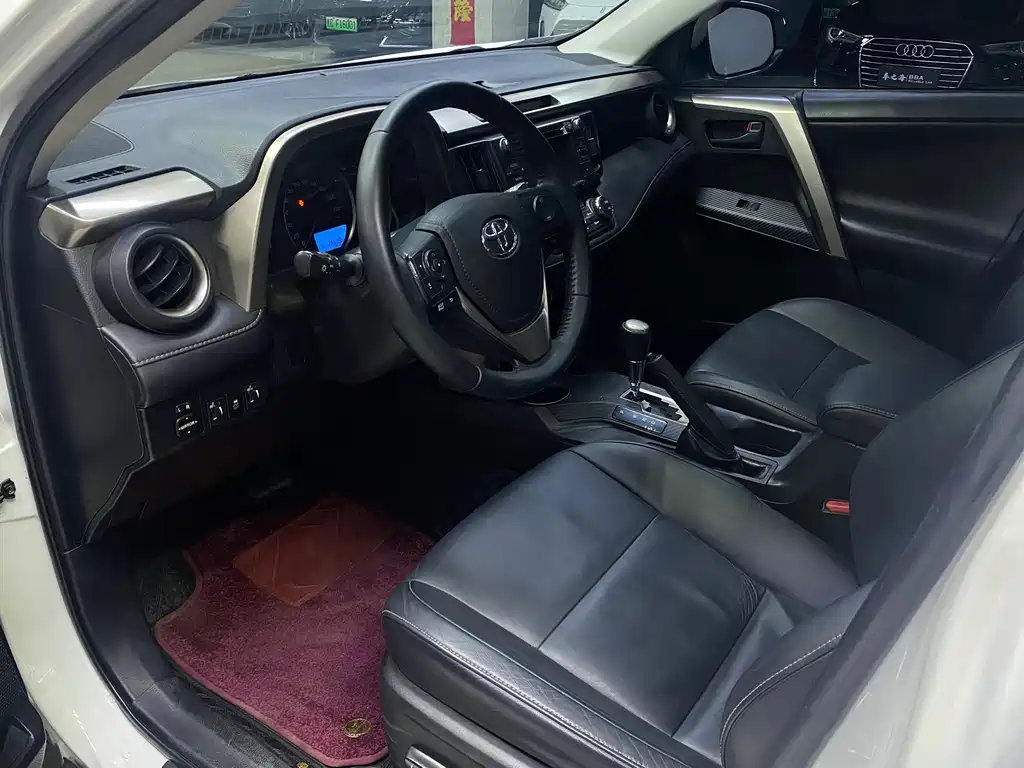Toyota RAV4 — миниатюра 5
