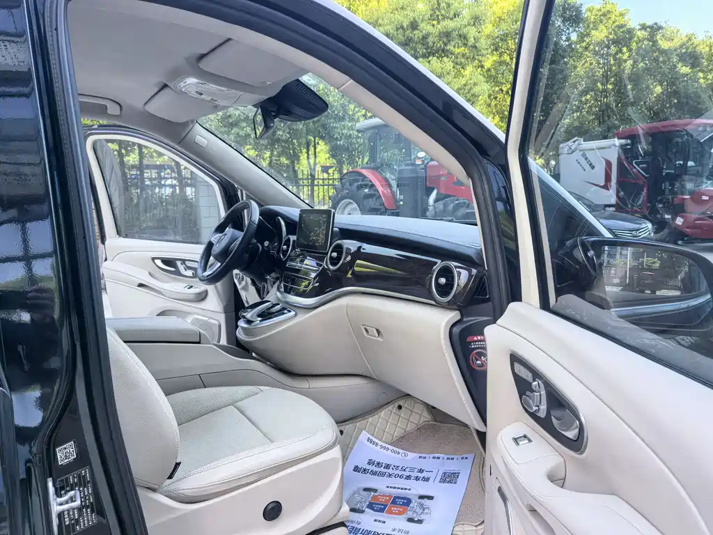 Mercedes-Benz V-Class - фото 18