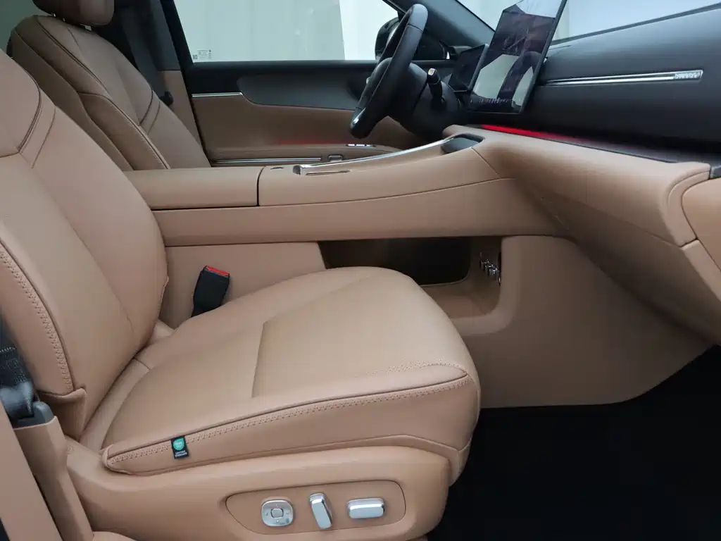 Leapmotor D19 2026 500 мест