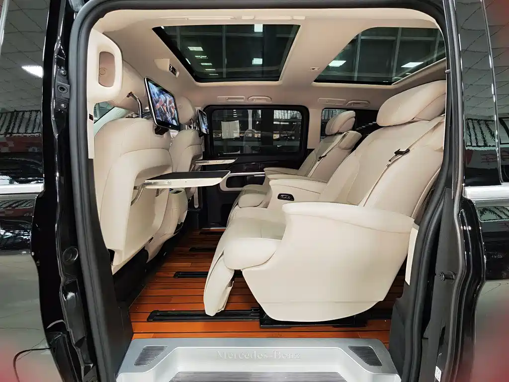 Mercedes-Benz V-Class V 2018 V 260 L Luxury Long Wheelbase VI