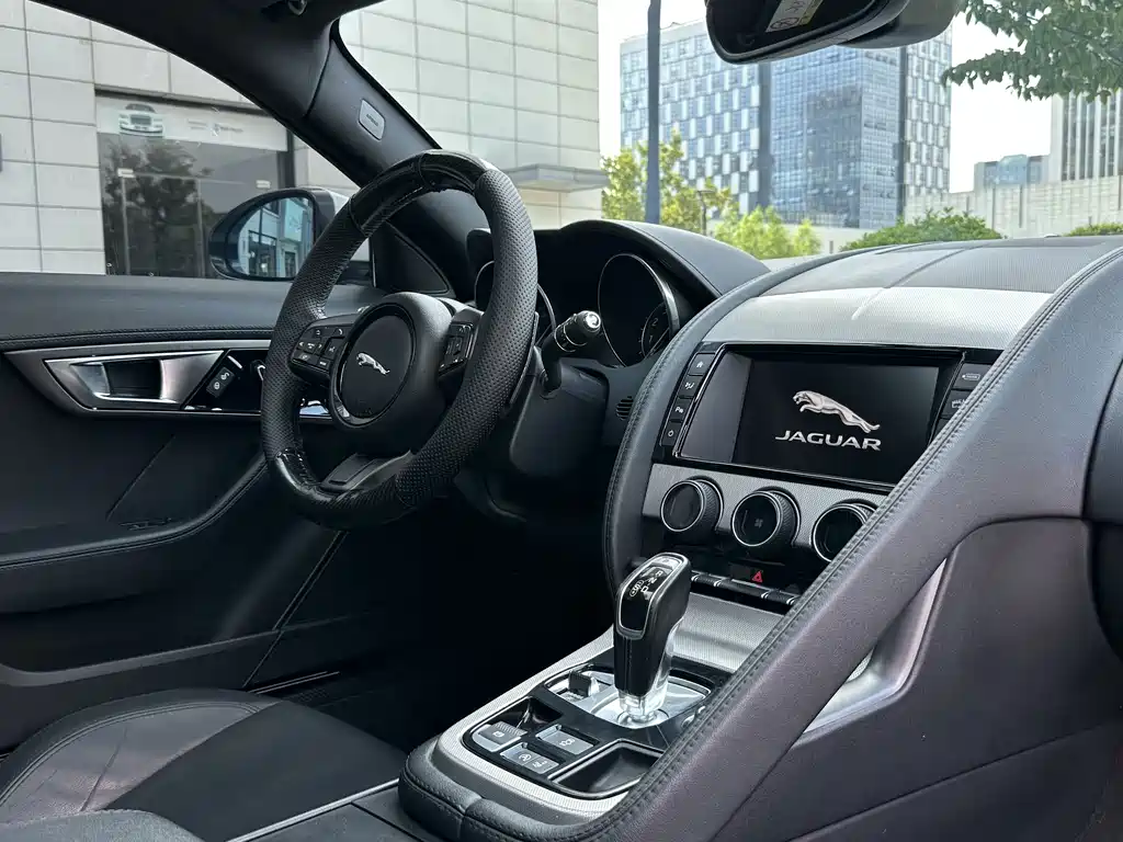 Jaguar F-TYPE — миниатюра 12