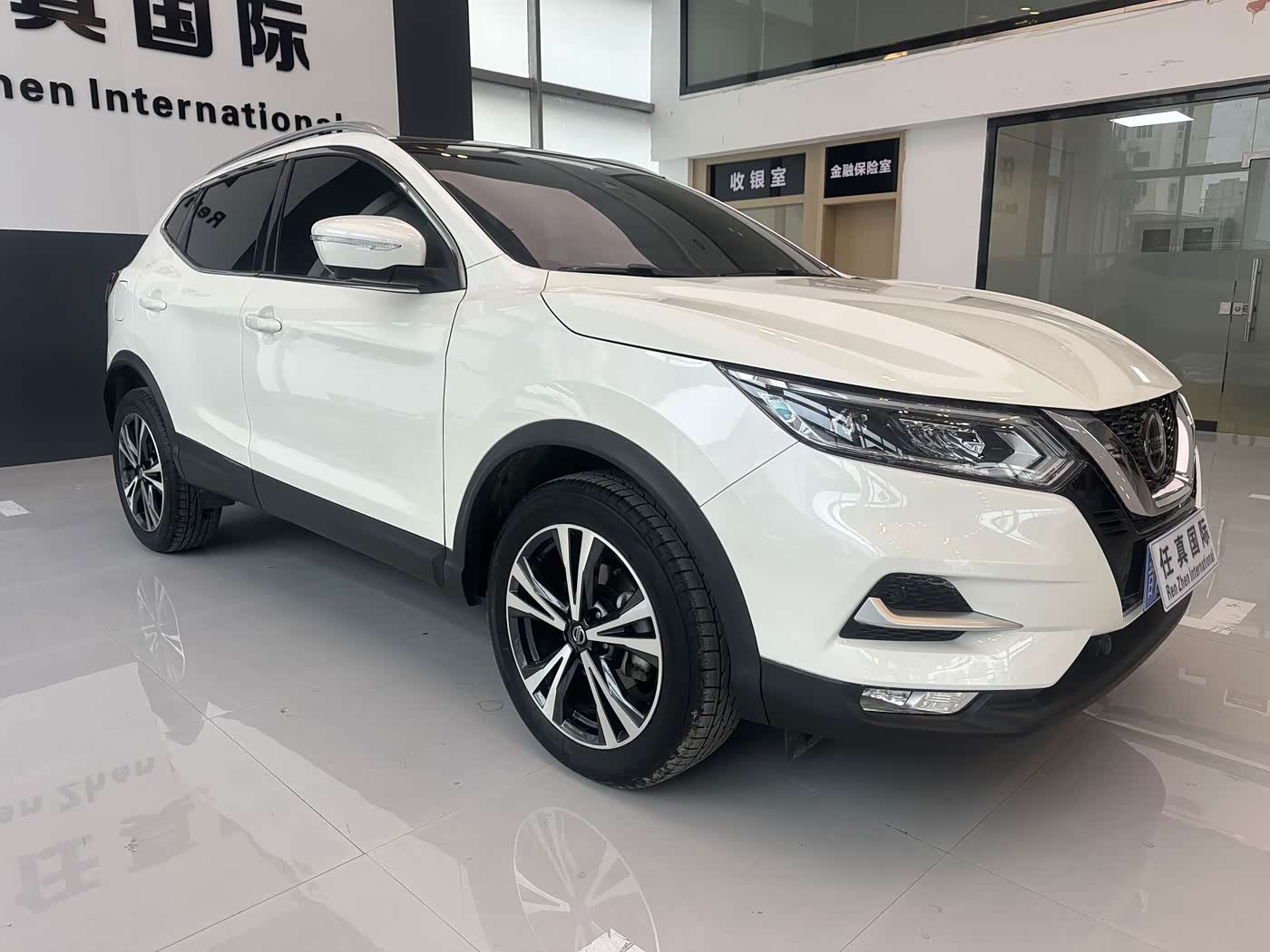 Nissan Qashqai 2.0 л 2022 г. Белый, пробег 29000 км