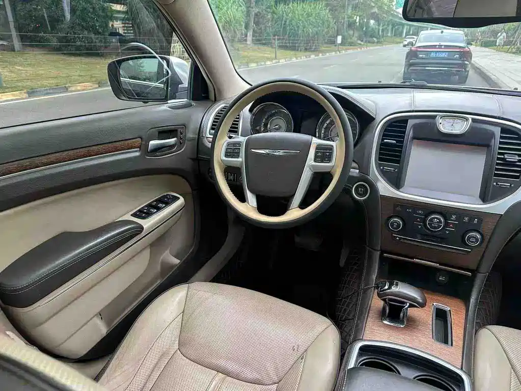 Chrysler 300C — миниатюра 9