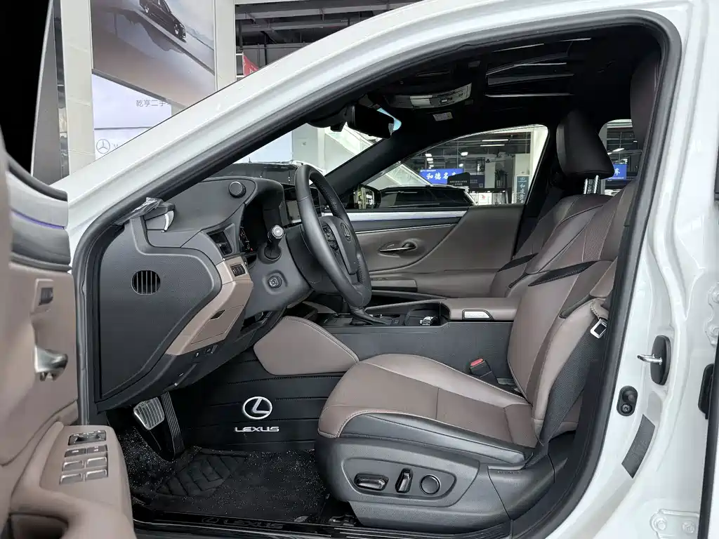 Lexus ES — миниатюра 9