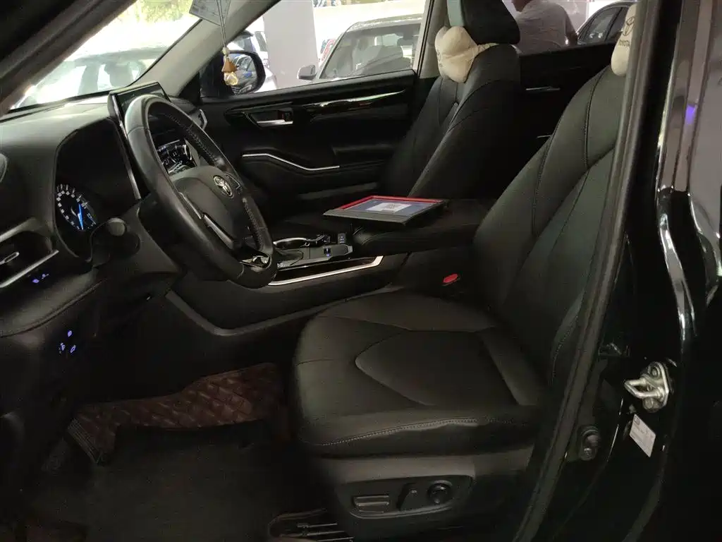 Toyota Highlander 2022 2.5L Luxury 7 мест