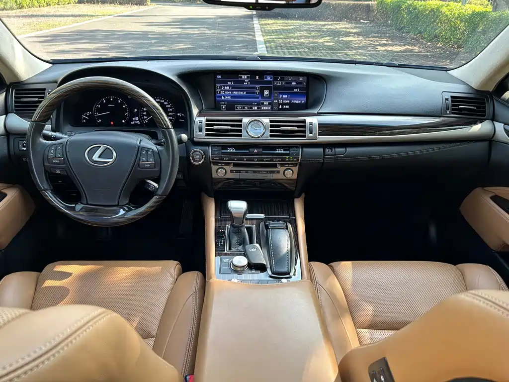 Lexus LS 460L, фото 6