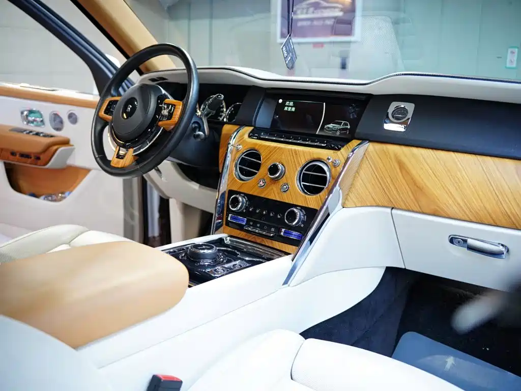 Rolls-Royce Cullinan — миниатюра 39