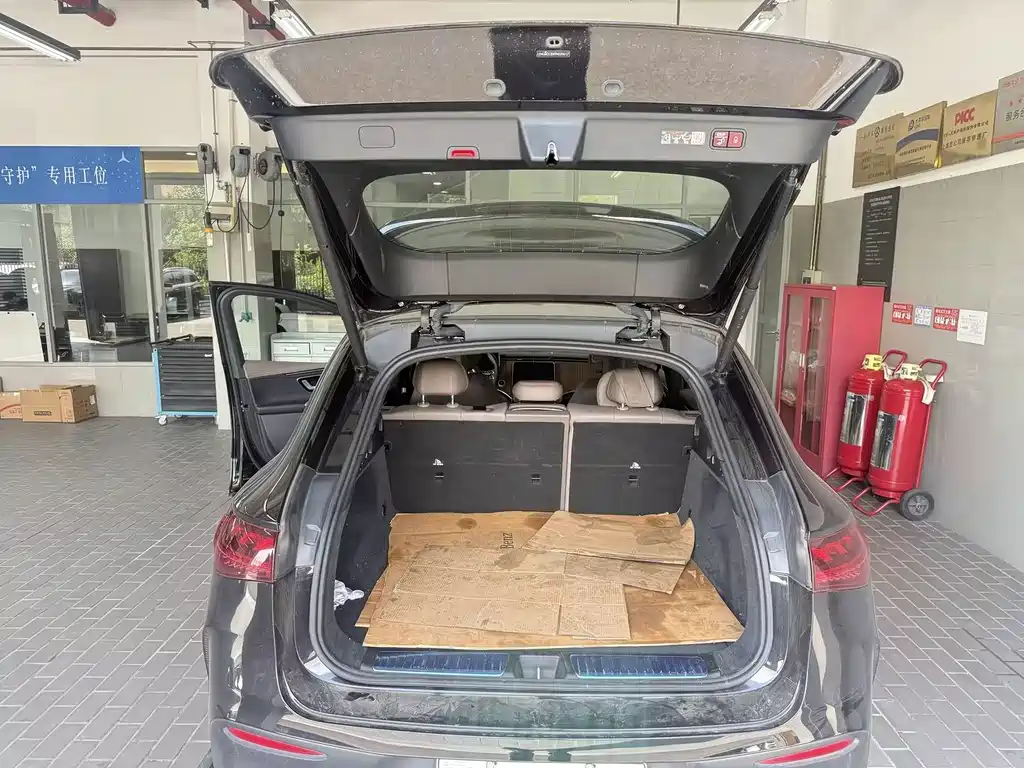 Mercedes-Benz EQE SUV — миниатюра 5