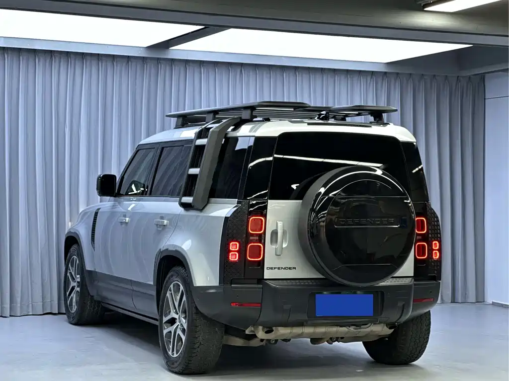 Land Rover Defender — миниатюра 7