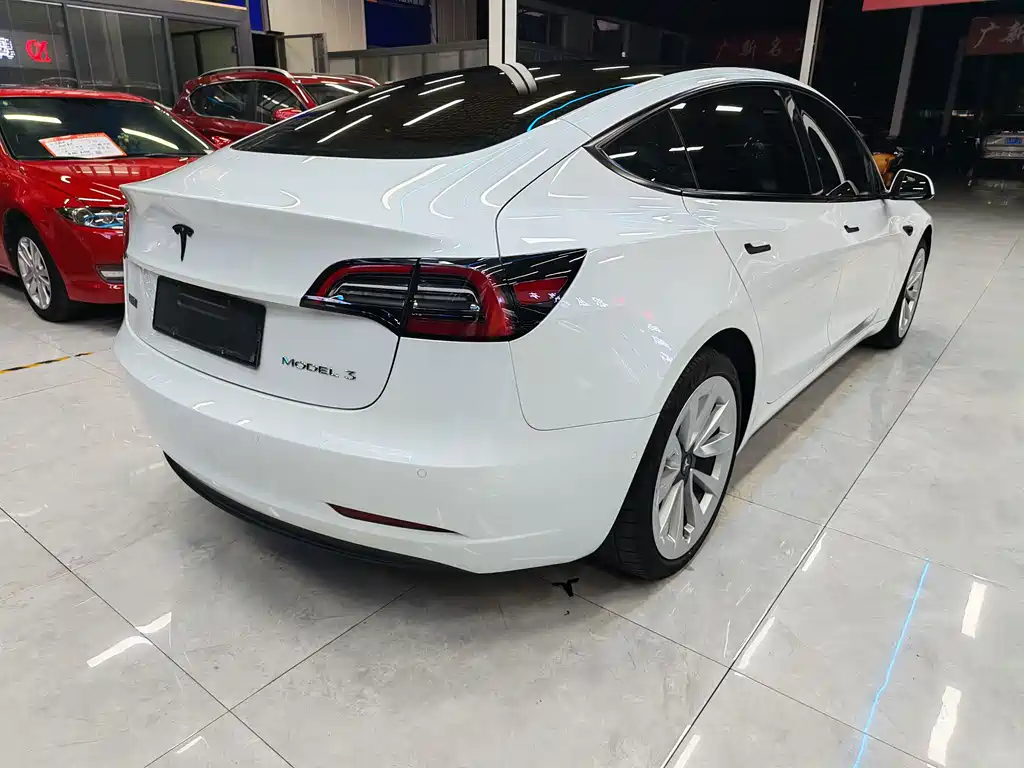 Tesla Model 3 — миниатюра 9