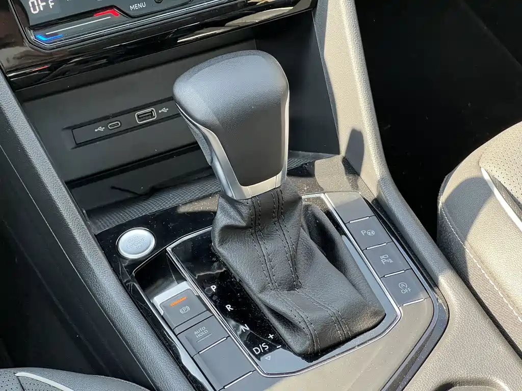 Volkswagen Tiguan L — миниатюра 11