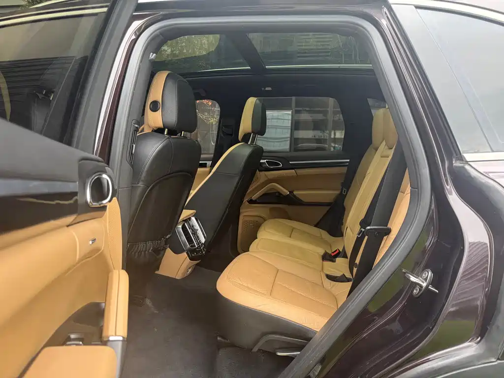 Porsche Cayenne — миниатюра 9