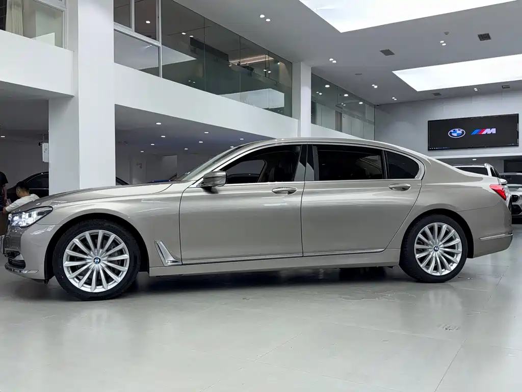 BMW 7 Series 7 2016 740Li Lead