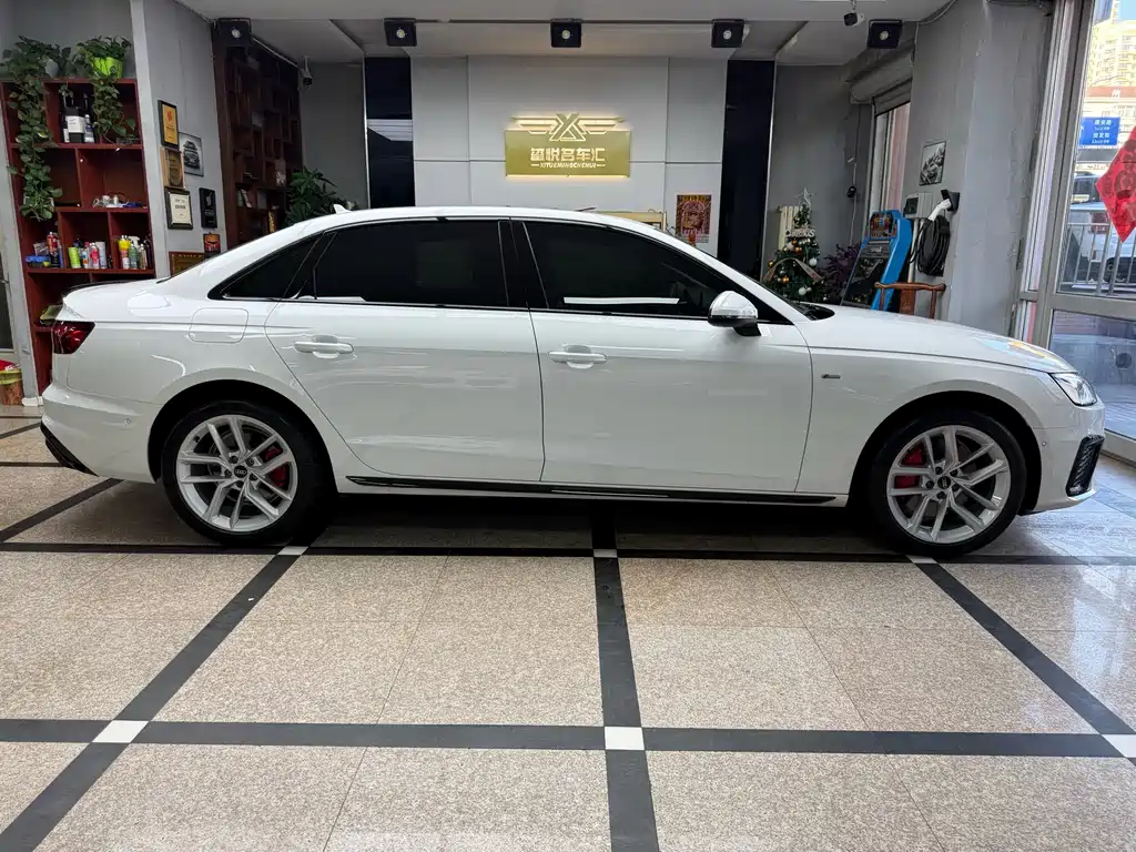 Audi A4L 2023 40 TFSI Luxury