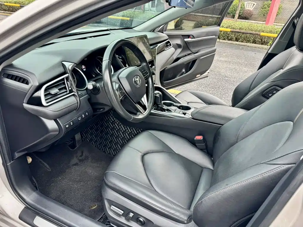 Toyota Camry — миниатюра 17