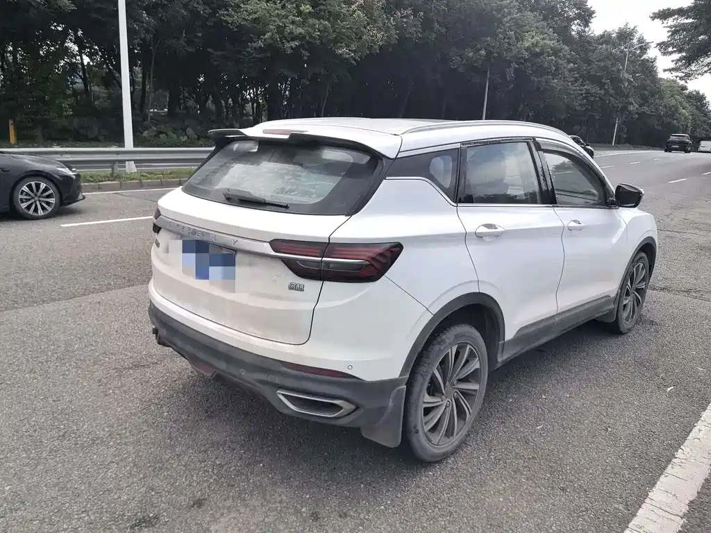 Geely Binyue — миниатюра 9