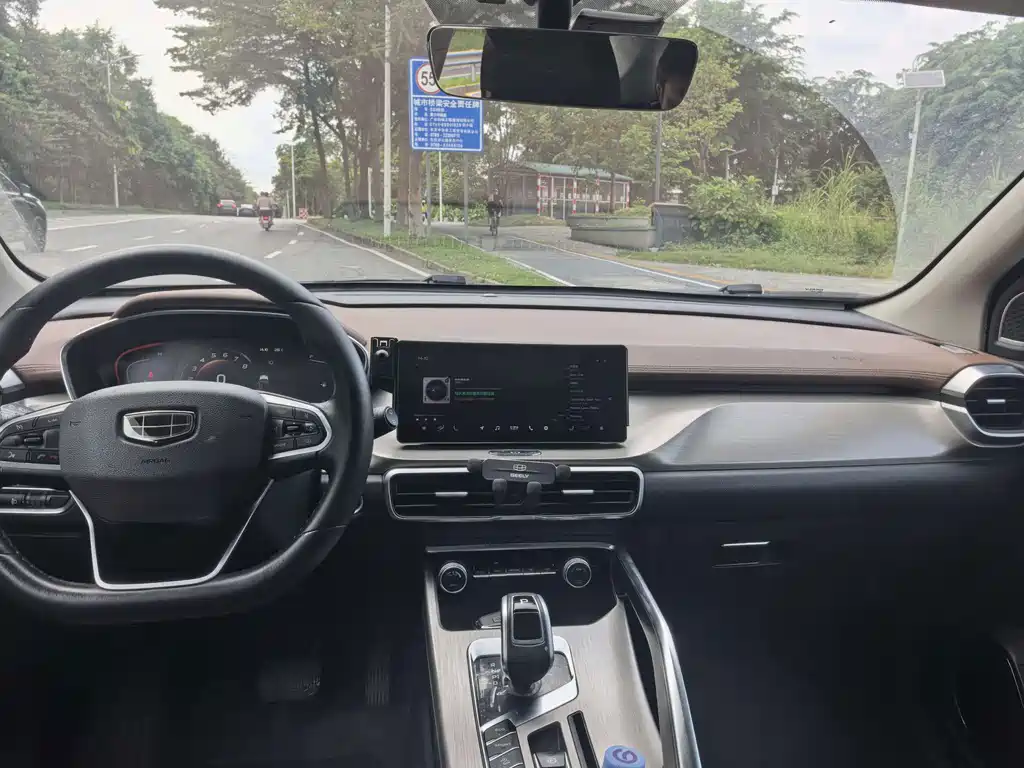 Geely Binyue — миниатюра 8