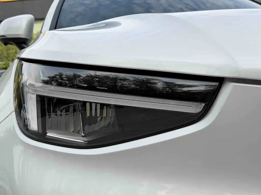 Volvo XC40 — миниатюра 2