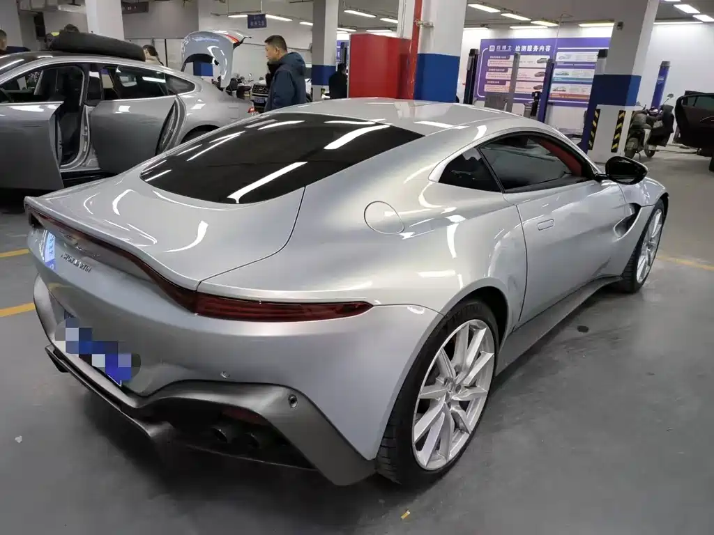 Aston Martin V8 Vantage 2018 4.0T V8 Coupe