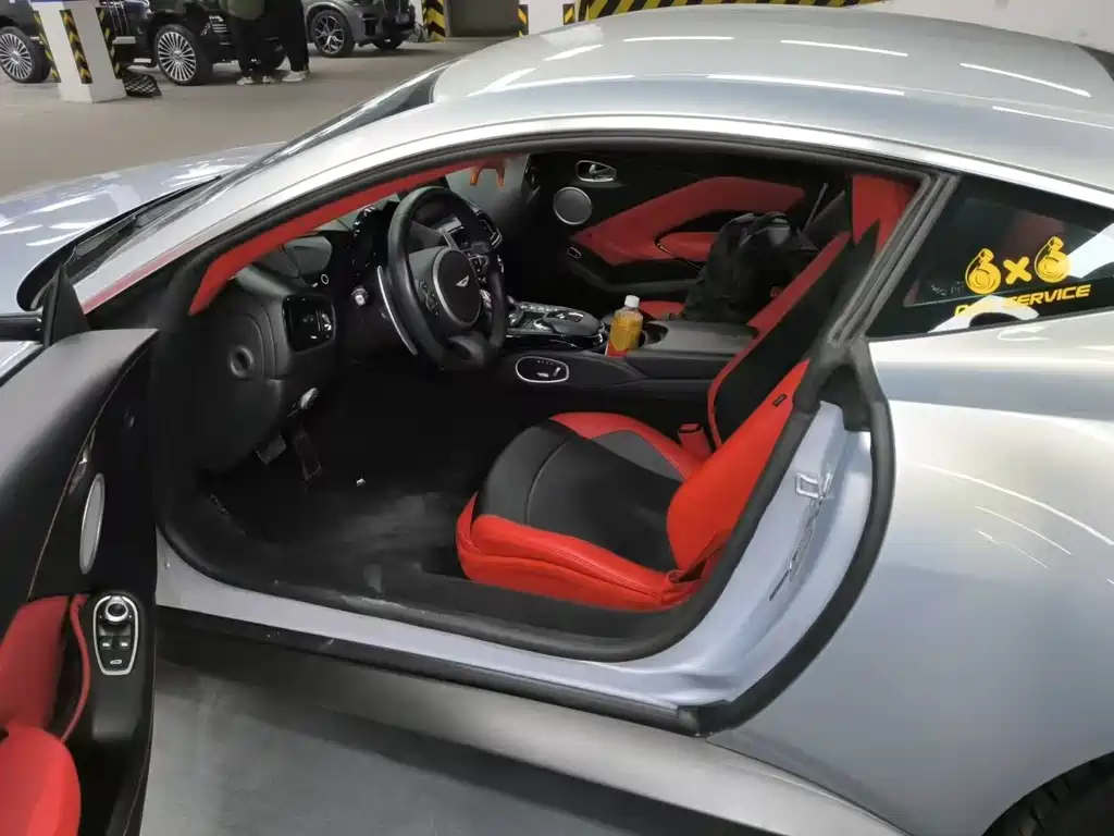 Aston Martin V8 Vantage 2018 4.0T V8 Coupe