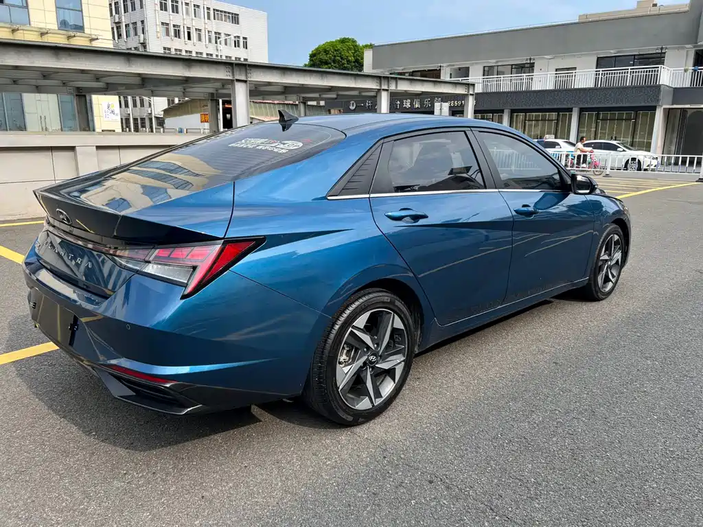 Hyundai Elantra — миниатюра 9