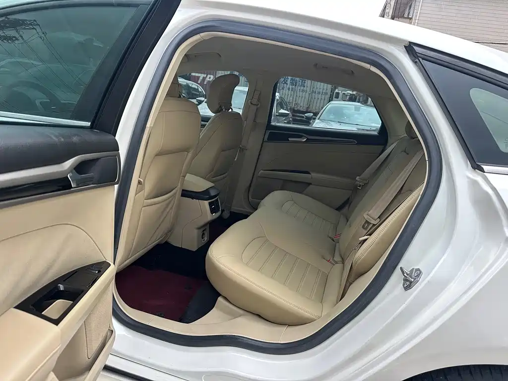 Ford Mondeo — миниатюра 8