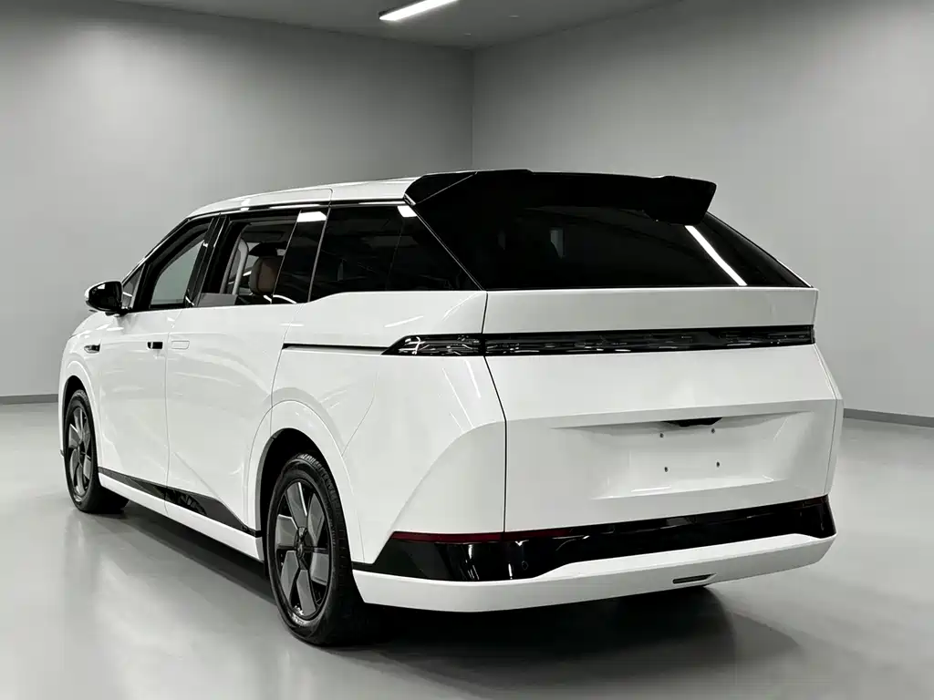 XPeng X9 — миниатюра 8