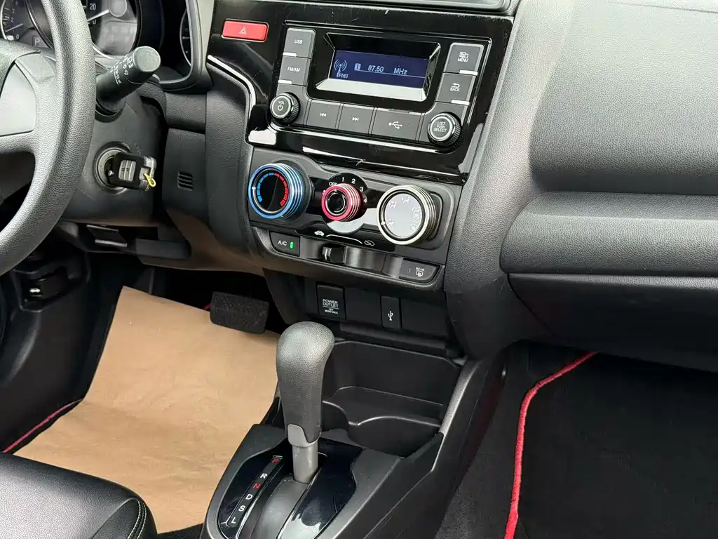 Honda Fit — миниатюра 8