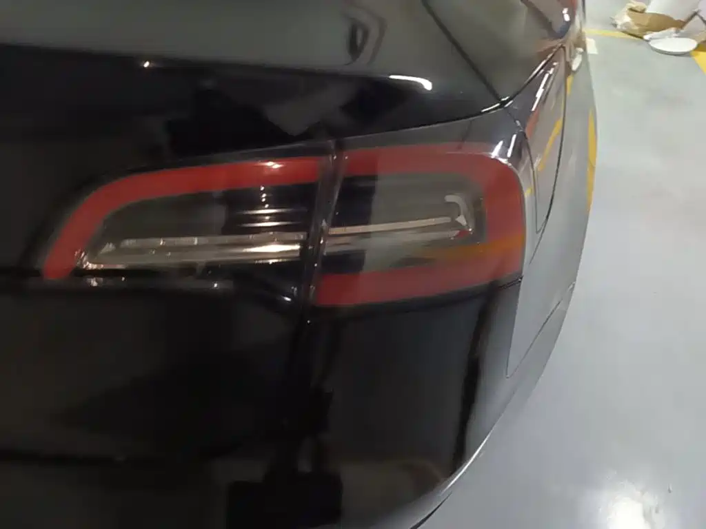 Tesla Model 3 — миниатюра 8