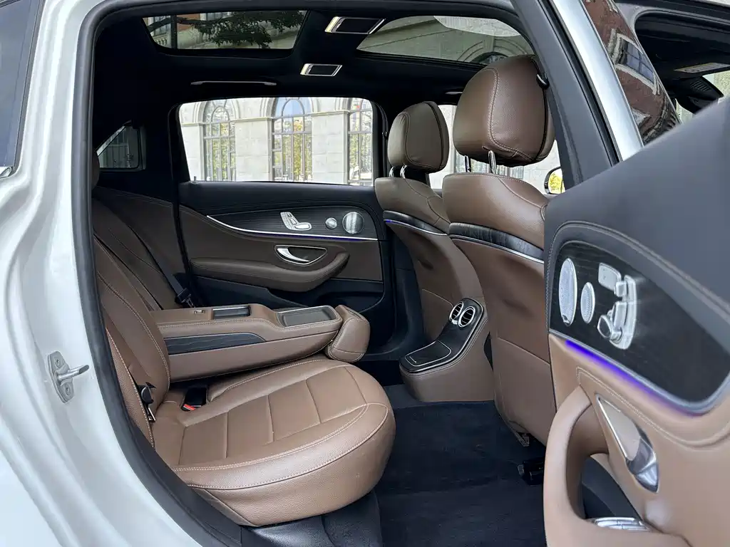 Mercedes-Benz E-Class — миниатюра 12