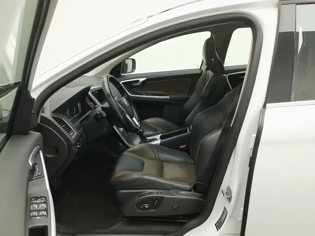 Volvo XC60 — миниатюра 10