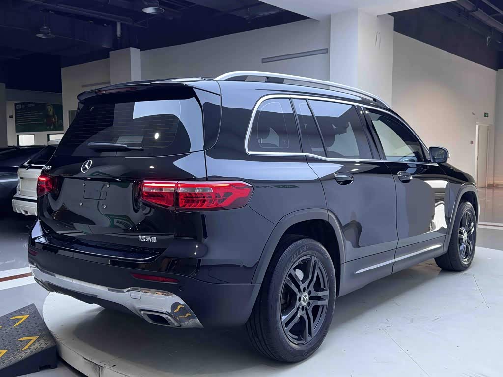 Mercedes-Benz GLB 1.3 л 2021 г. Чёрный, пробег 43000 км