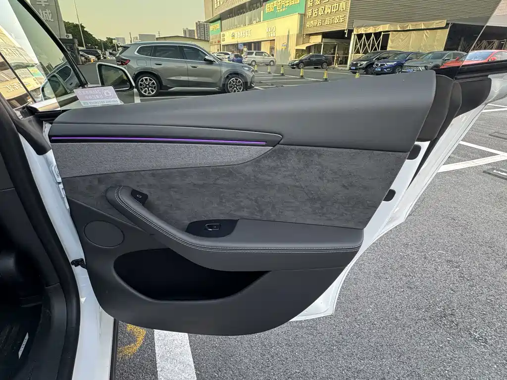 Tesla Model Y L — миниатюра 15