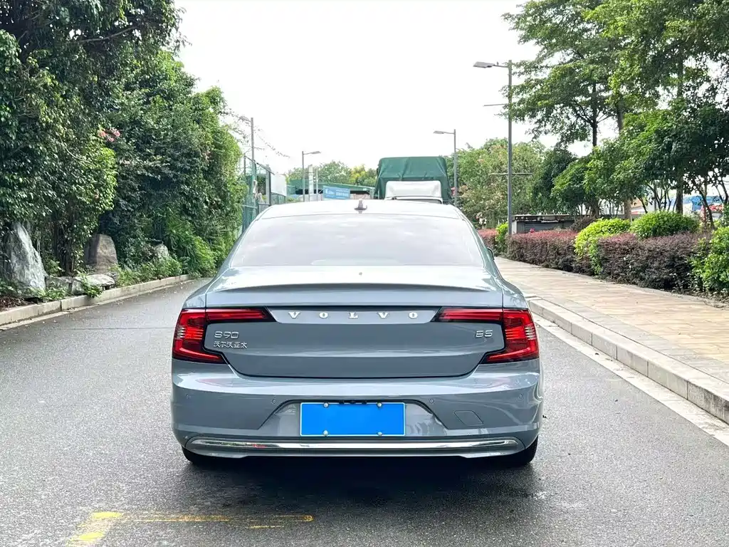 Volvo S90 — миниатюра 3