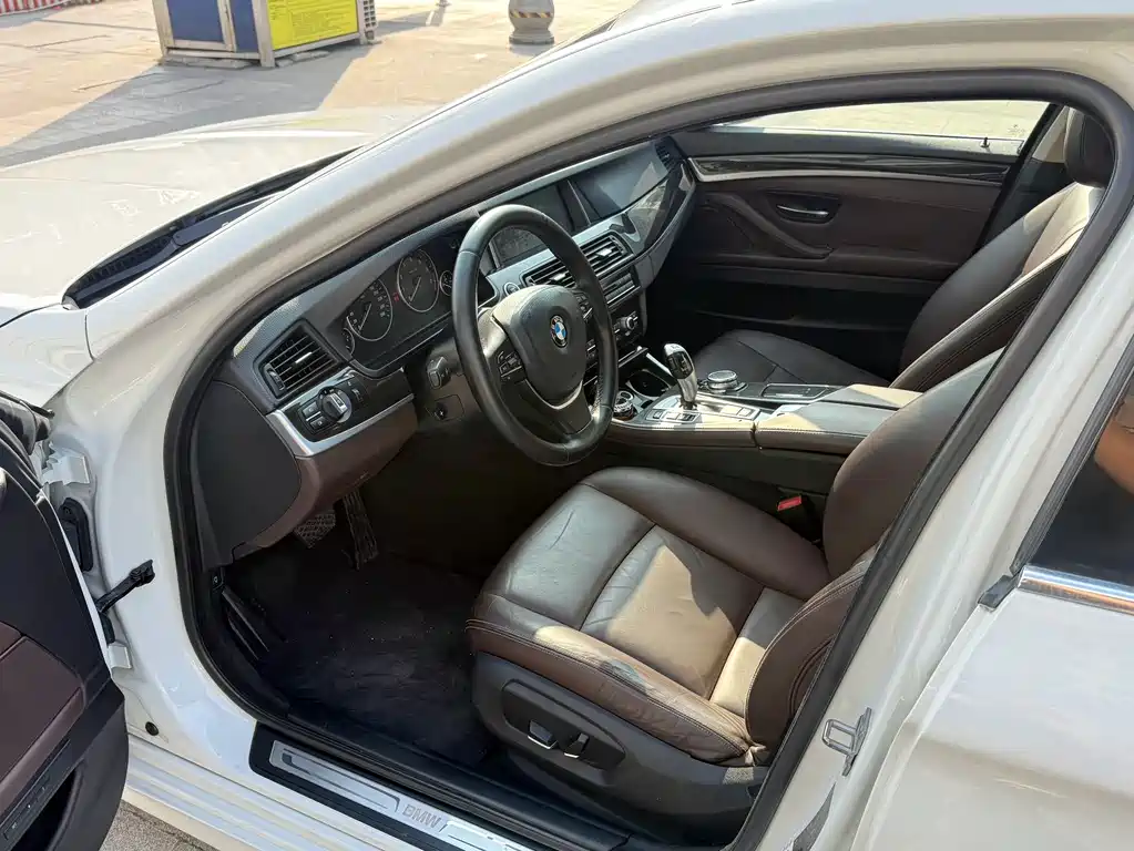BMW 5 Series — миниатюра 7