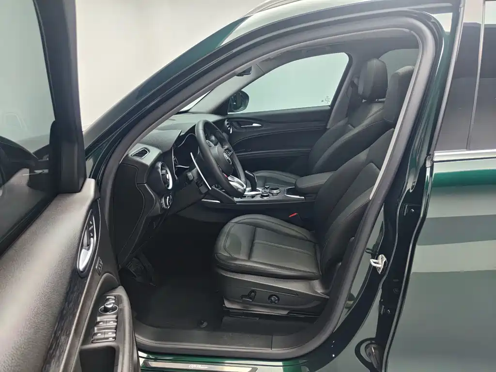 Alfa Romeo Stelvio — миниатюра 6