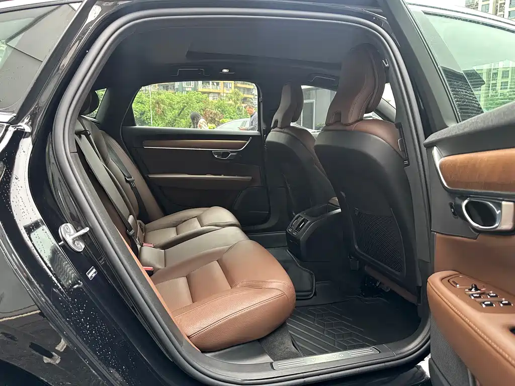 Volvo S90 — миниатюра 18