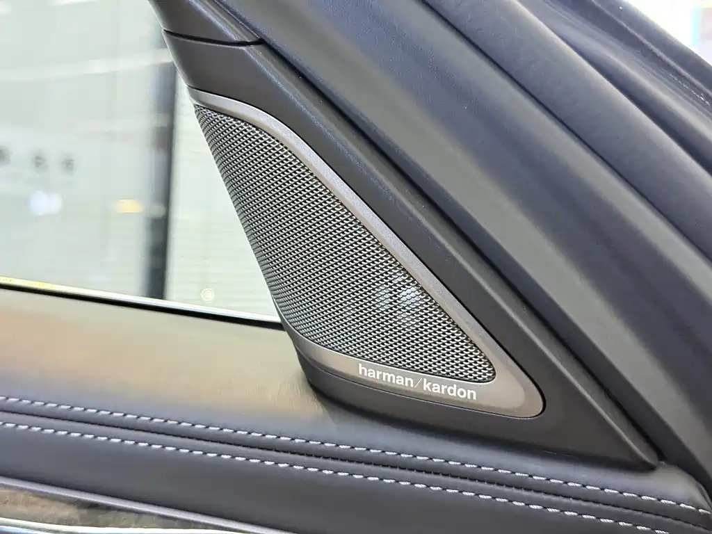 BMW 7 Series — миниатюра 14