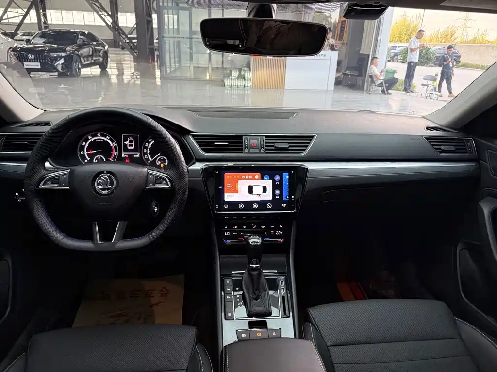 Skoda Superb — миниатюра 7
